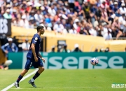 B体育体育亚洲官网-关于足球比赛火爆进行中，女选手表现出色的信息