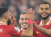 B体育体育app下载-利物浦前锋帽子戏法，助球队战胜对手