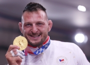 B体育体育亚洲官网-男子游泳迎难而上，荷兰选手锁定金牌