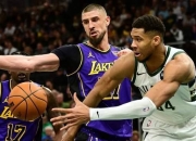 B体育体育登录入口-湖人惨败雄鹿，詹姆斯担责失败，队友面临压力的简单介绍