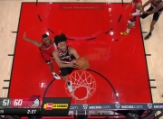 B体育体育电竞-开拓者主场大胜骑士，利拉德砍下27分