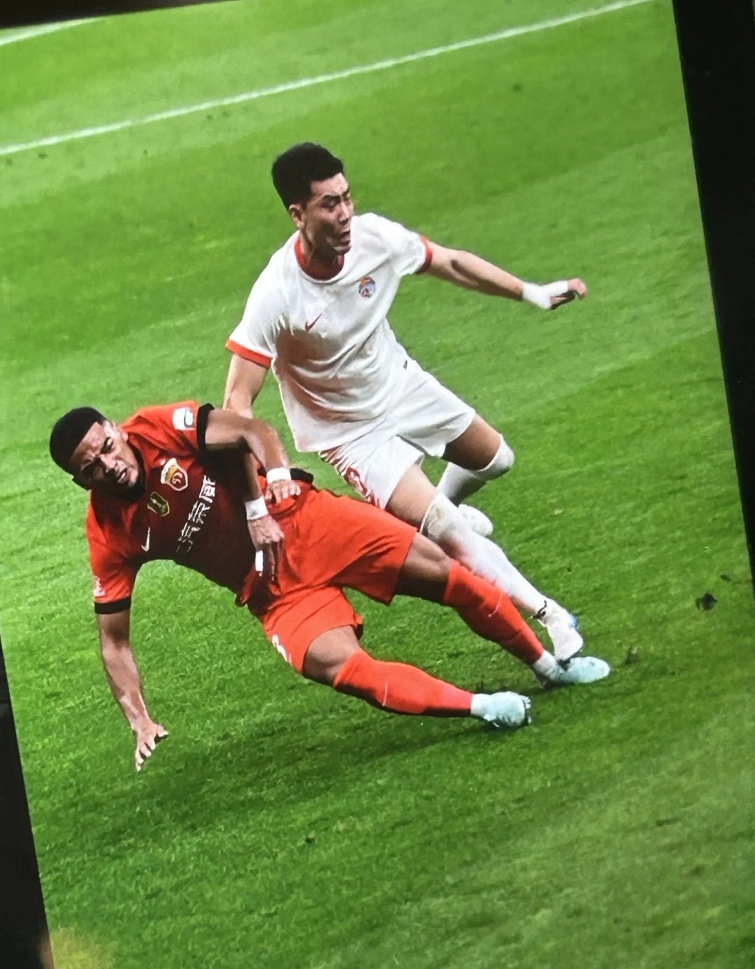 辣眼睛表演:球员们精湛技艺赢得阵阵掌声的简单介绍 辣眼睛表演:球员们精湛技艺赢得阵阵掌声的简单介绍