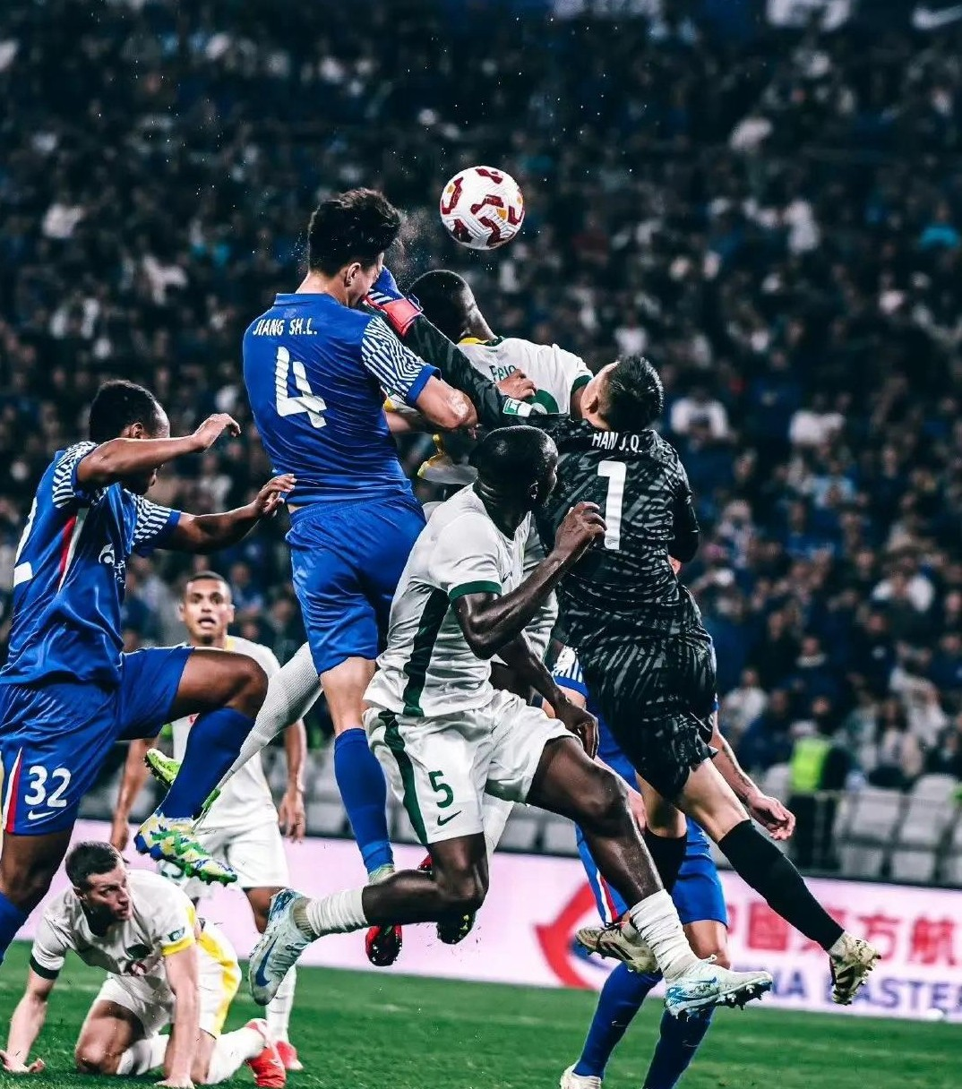 替补球员在比赛中绝杀,成为全场焦点 替补球员在比赛中绝杀,成为全场焦点