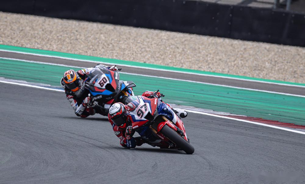 北京队员勇往直前，坚持不懈追求胜利