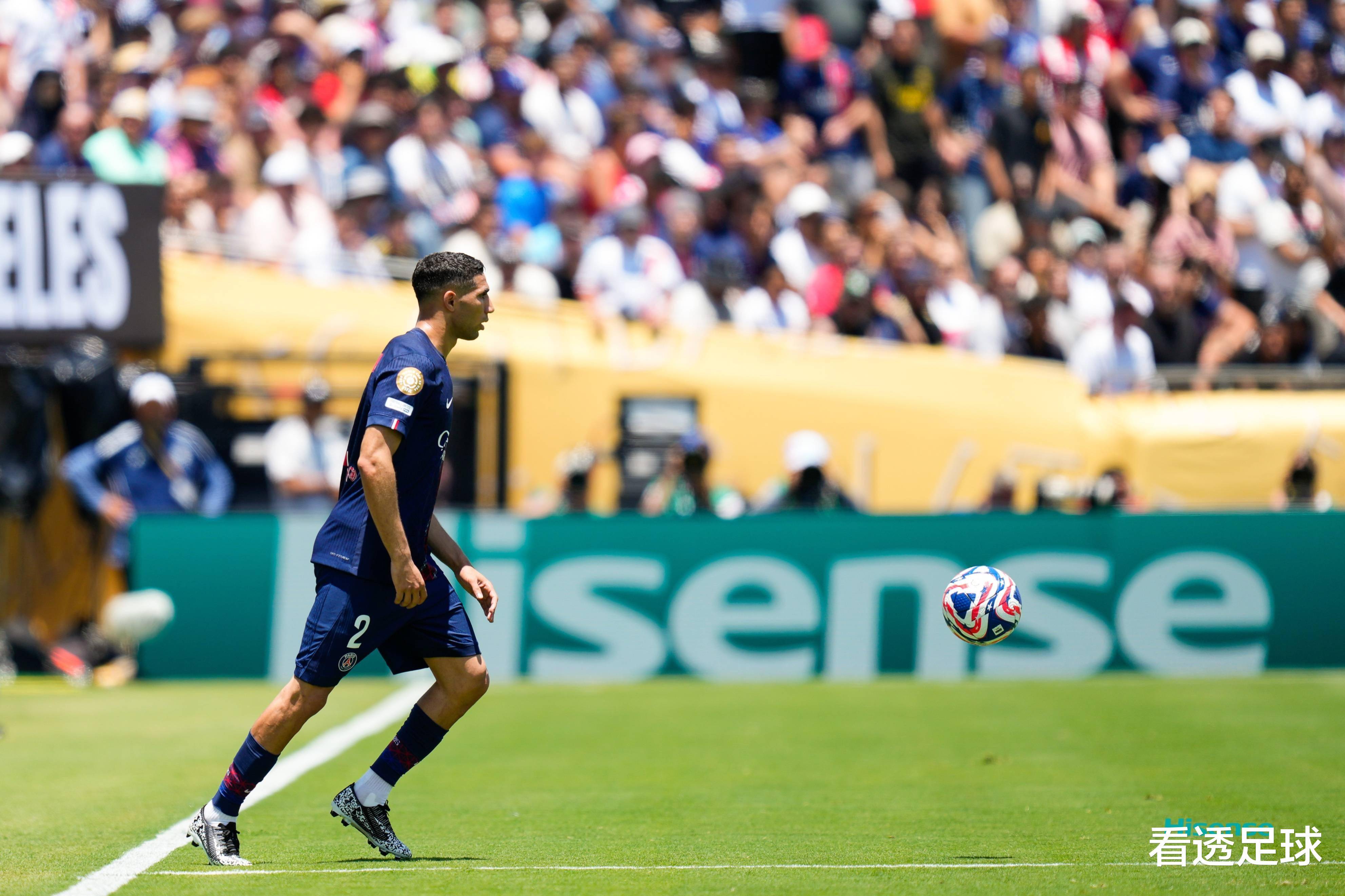 关于足球比赛火爆进行中，女选手表现出色的信息