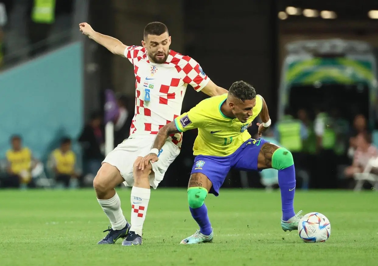 克罗地亚队在激烈比赛中晋级到下一轮