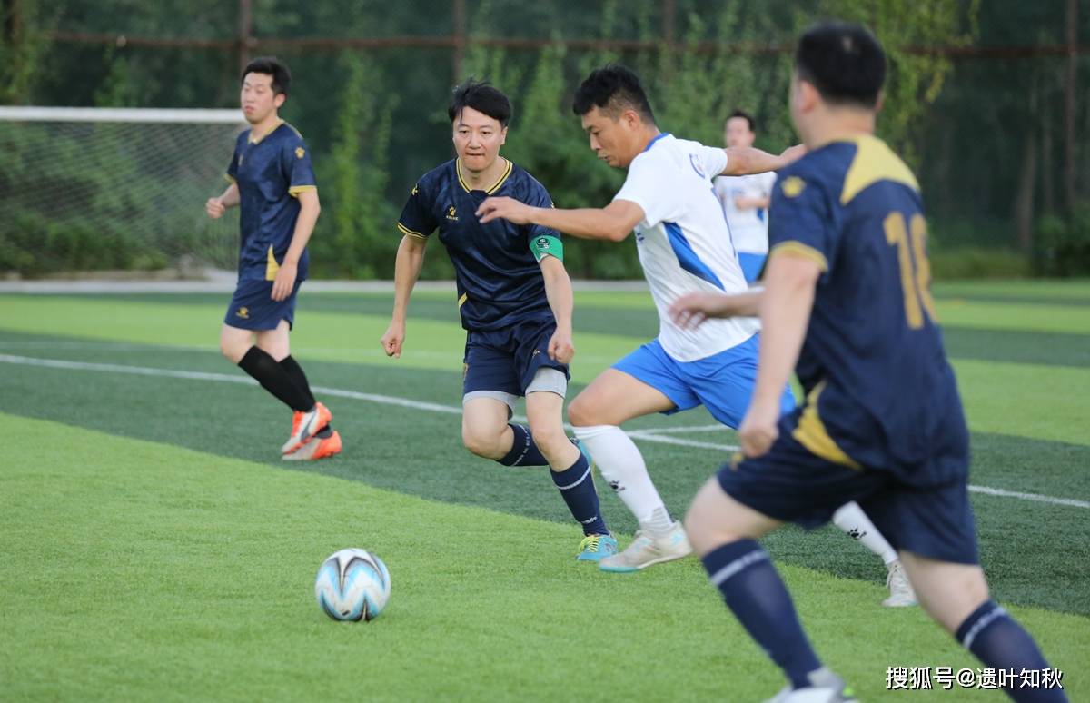 包含足球比拼独特魅力,球场上演精彩对决的词条 包含足球比拼独特魅力,球场上演精彩对决的词条