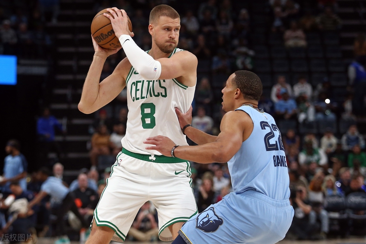 绿衫军逆转灰熊,塔图姆大放异彩 绿衫军逆转灰熊,塔图姆大放异彩