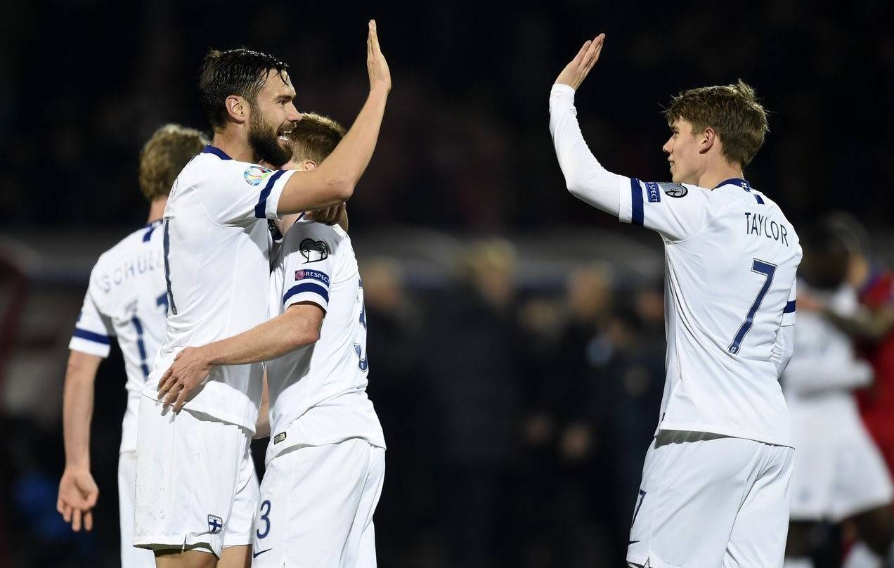 波兰和荷兰将在球场上展开激烈的对决 波兰和荷兰将在球场上展开激烈的对决