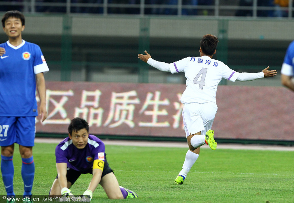 泰达主场大胜,夺得赛季首场胜利 泰达主场大胜,夺得赛季首场胜利