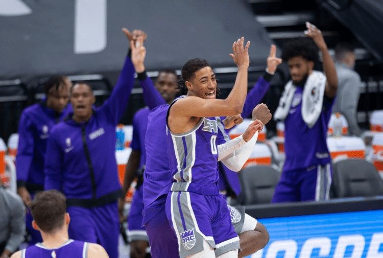 状元新秀表现出色,引领球队赢得胜利 状元新秀表现出色,引领球队赢得胜利