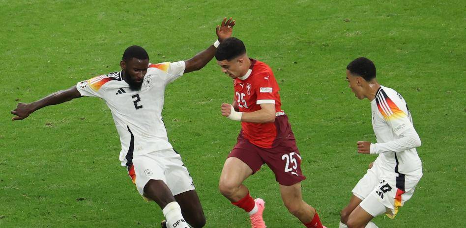 包含欧洲足球比赛拉开帷幕,各队集训备战中的词条 包含欧洲足球比赛拉开帷幕,各队集训备战中的词条