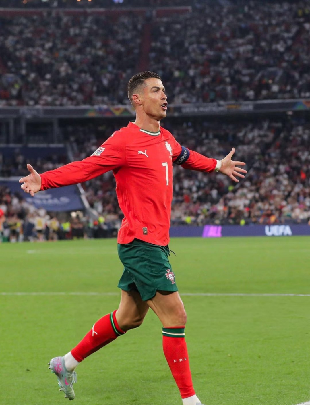 本周足球明星集中爆发,表现抢眼 本周足球明星集中爆发,表现抢眼