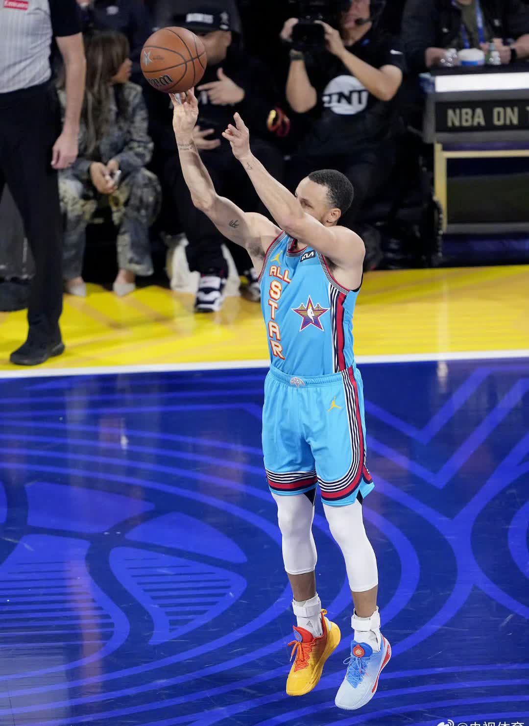 库里无愧MVP,率勇士晋级半决赛 库里无愧MVP,率勇士晋级半决赛