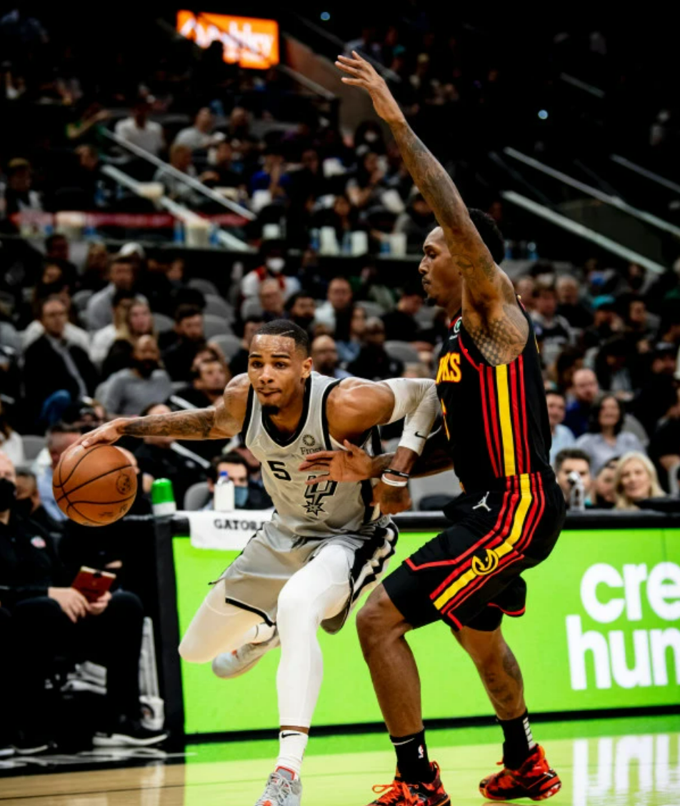 包含老鹰再胜马刺，取得三连胜的词条