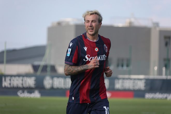 博洛尼亚前锋破门得分，助球队逆转胜利的简单介绍