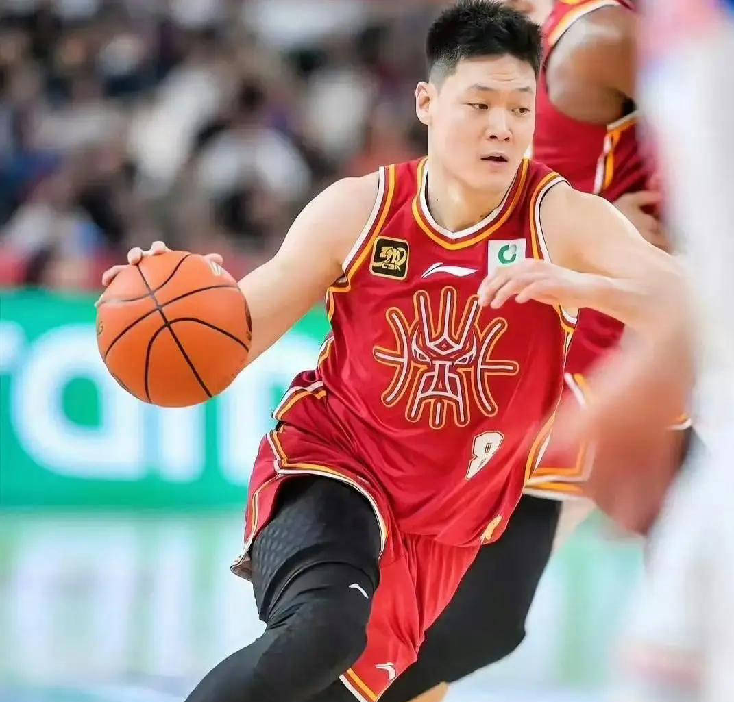 包含国际球员争夺篮球荣誉，一触即发，谁将笑到最后？的词条